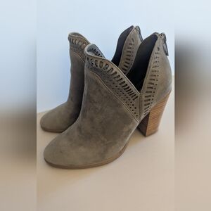 Vince Camuto Fileana Gray Suede Split Shaft Ankle Booties Size 5M